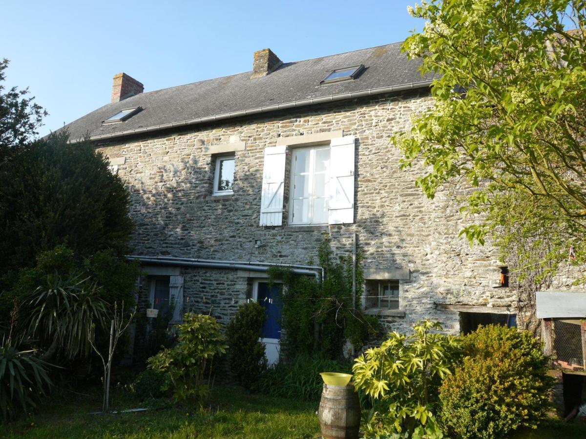 Les Miquelots Pont-d'Ouilly Exterior foto